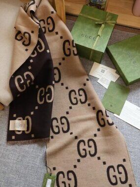 Gucci wool scarf, new, as shown